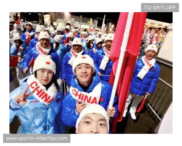 米兰冬奥会中国队服走红引发热议，设计创新引领时尚潮流